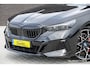 BMW 5-Serie Touring 550E 490Pk Aut. | Plug in Hybride | X-Drive | Shadowline | M-Sport | Head Up Display | Panoramadak | Trekhaak | 21''