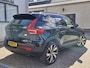 Volvo XC40 Recharge Pro is een luxe, volledig elektrische uitvoering van de populaire compacte SUV. Dit uitgeruste Pro-model biedt extra opties zoals een panoramadak, een 360-graden camera, stuurverwarming en geavanceerde led-verlichting.