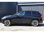 Volvo XC60 T6 Plug-in hybrid AWD Ultra Dark | Luchtvering | Trekhaak | Panoramadak | Verwarmbare voorstoelen, achterbank & stuurwiel | Head-up display | Premium audio by Harman Kardon | Apple carplay/Android auto |