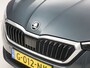 Skoda Scala 1.0 TSI Sport Automaat (VIRTUAL COCKPIT, APPLE CARPLAY, GROOT NAVI, CLIMATE, STOELVERWARMING, SPORTSTOELEN, PARKEERSENSOREN, LED KOPLAMPEN, NIEUWSTAAT)