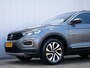 Volkswagen T-Roc 1.5 TSI Active 150 Pk Automaat Navi / Schuifdak / Trekhaak / Camera / Apple Carplay
