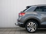 Volkswagen T-Roc 1.5 TSI Active 150 Pk Automaat Navi / Schuifdak / Trekhaak / Camera / Apple Carplay