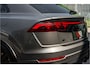 Audi Q8 60 TFSI e quattro ABT Aero Competition | Audi Exclusive Aqaatgrijs (Porsche) | Exclusive interieur Alabast wit | B&O Advanced | Advanced onderstel | Stoelventilatie + massagefunctie | Uitgebreid lederpakket | Carbon