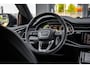 Audi Q8 60 TFSI e quattro ABT Aero Competition | Audi Exclusive Aqaatgrijs (Porsche) | Exclusive interieur Alabast wit | B&O Advanced | Advanced onderstel | Stoelventilatie + massagefunctie | Uitgebreid lederpakket | Carbon