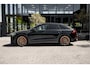 Audi Q8 60 TFSI e ABT Aero Competition | Audi Exclusive Pantherzwart | Advanced onderstel | Stoelventilatie + massagefunctie | Uitgebreid lederpakket | Carbon | Vierwielsturing | Head up | B&O | Servosluiting