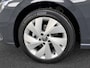 Volkswagen Golf 1.5 eTSI Style DSG Automaat / Stoel verwarming / achteruitrij camera / Velours bekleding / 17'' LMV HAL