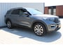Ford Explorer 3.0 V6 EcoBoost PHEV ST-Line | Incl. 12 maanden garantie | 7-persoons | Trekhaak | Stoel/stuur verwarming | Stoelventilatie | Adaptieve cruise control | Climate control | Apple carplay/Android auto | Memory seat | Schuif/kantel dak |