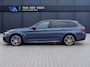 BMW 5-Serie Touring 530e xDrive M-sport | Incl. 12 maanden garantie | SOH 95% | Assisted driving | Uitklapbare trekhaak | 360° camera | Apple carplay/Android auto | Stoelverwarming voor + achter | Memory zetel | Harman/Kardon audio |