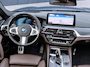 BMW 5-Serie Touring 530e xDrive M-sport | Incl. 12 maanden garantie | SOH 95% | Assisted driving | Uitklapbare trekhaak | 360° camera | Apple carplay/Android auto | Stoelverwarming voor + achter | Memory zetel | Harman/Kardon audio |