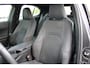 Lexus UX 250h | Incl. 12 maanden garantie | Achteruitrijcamera | Keyless entry/start | Climate controle | Cruise controle | Lane Assist | DAB | Draadloze telefoonlader | Apple CarPlay/Android Auto |