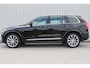 Volvo XC90 2.0 B5 AWD Inscription Intro Edition | Incl. 12 maanden garantie | 7 persoons | Adaptieve cruise control | Pilot assist | Bowers & Wilkins audio | Head-up display | Stoelverwarming/ventilatie | Stuurverwarming | Schuif/kantel dak | Trekhaak |