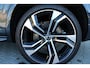 Volvo XC90 2.0 T8 Recharge AWD Ultra Dark | Incl. 12 maanden garantie | SOH 100% | 7 persoons | Panorama dak | Massage stoelen | Stoel & Stuur verwarming | Stoelventilatie | Memory seats | Stoelverwarming achter | 360° Camera | Elektrische kofferklep | Bower & Wilkins | Head-Up display | Keyless entry/start | Standkachel | Apple CarPlay/Android Auto |
