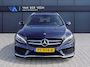 Mercedes-Benz C-klasse Estate 180 Business Solution AMG | Incl. 12 maanden garantie | Lederen sportstoelen | Cruise control | Climate control | Trekhaak | Zwarte hemel | LED Koplampen | 18" LM | Elektrische achterklep | Achteruitrijcamera | Dodehoek detectie |