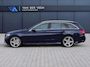 Mercedes-Benz C-klasse Estate 180 Business Solution AMG | Incl. 12 maanden garantie | Lederen sportstoelen | Cruise control | Climate control | Trekhaak | Zwarte hemel | LED Koplampen | 18" LM | Elektrische achterklep | Achteruitrijcamera | Dodehoek detectie |