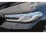 BMW 5-Serie 545e xDrive M-sport black edition | Incl. 12 maanden garantie Assisted driving | Head-up display | 6 cilinder! | Apple carplay/Android auto | Stoelverwarming | Parkeercamera | Harman/Kardon |