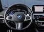 BMW 5-Serie 545e xDrive M-sport black edition | Incl. 12 maanden garantie Assisted driving | Head-up display | 6 cilinder! | Apple carplay/Android auto | Stoelverwarming | Parkeercamera | Harman/Kardon |