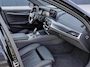 BMW 5-Serie 545e xDrive M-sport black edition | Incl. 12 maanden garantie Assisted driving | Head-up display | 6 cilinder! | Apple carplay/Android auto | Stoelverwarming | Parkeercamera | Harman/Kardon |