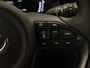 Toyota Yaris Cross 1.5 Hybrid 115 First Edition - ORIGINEEL NEDERLANDSE AUTO - TREKHAAK 750KG GEREMD TREKGEWICHT - PARKEERSENSOREN VOOR EN ACHTER - STUUR EN STOEL VERWARMING - DODEHOEK DETECTIE - KEYLESS ENRTY & START