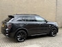 Lynk & Co 01 1.5 PHEV 261pk | Blackline | Zwarte hemel | Rolhoes | 360 camera | Panoramadak | 20 inch velgen | Adaptieve cruise | Navigatie | CarPlay | Keyless | LED | DAB | Infinity | Stoelverwarming | Elektrische achterklep | Volledig dealeronderhouden | Fabrieksgarantie