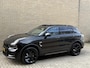 Lynk & Co 01 1.5 PHEV 261pk | Blackline | Zwarte hemel | Rolhoes | 360 camera | Panoramadak | 20 inch velgen | Adaptieve cruise | Navigatie | CarPlay | Keyless | LED | DAB | Infinity | Stoelverwarming | Elektrische achterklep | Volledig dealeronderhouden | Fabrieksgarantie