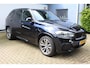 BMW X5 xDrive40d High Executive M-Sport | Panorama dak | Soft close | Head-Up Display | Elektrisch wegklapbare trekhaak | Eletrisch verstelbare stoelen met memory | Harma/Kardon Audiosysteem | Stoelverwarming voor + achter | 360* Camera | Elektrische kofferbakklep | Adaptive cruise | Lane assist | Elektrisch verstelbaar stuurkolom | Keyless entry/start | Dodehoekdetectie | Apple CarPlay/Android Auto |