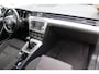 Volkswagen Passat Variant 1.6 TDI Comfortline | Airco | Climate controle | Cruise controle | Bluetooth | Parkeersensoren V+A | Dakdragers | Navigatie | Draadloze telefoonlader | Elektrische ramen V/A | 16 Inch LMV |