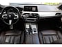 BMW 5-Serie Touring 530i High Executive M-sport | Incl. 12 maanden garantie | Panoramadak | Dodehoek detectie | Geheugenstoelen | Parkeercamera | Standkachel | Head-up display | Elektrisch uitklapbare trekhaak | Stoelverwarming | Draadloze telefoonlader | Luxe lederen bekleding |