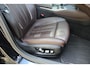 BMW 5-Serie Touring 530i High Executive M-sport | Incl. 12 maanden garantie | Panoramadak | Dodehoek detectie | Geheugenstoelen | Parkeercamera | Standkachel | Head-up display | Elektrisch uitklapbare trekhaak | Stoelverwarming | Draadloze telefoonlader | Luxe lederen bekleding |