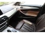 BMW 5-Serie Touring 530i High Executive M-sport | Incl. 12 maanden garantie | Panoramadak | Dodehoek detectie | Geheugenstoelen | Parkeercamera | Standkachel | Head-up display | Elektrisch uitklapbare trekhaak | Stoelverwarming | Draadloze telefoonlader | Luxe lederen bekleding |