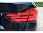 BMW 5-Serie Touring 530i High Executive M-sport | Incl. 12 maanden garantie | Panoramadak | Dodehoek detectie | Geheugenstoelen | Parkeercamera | Standkachel | Head-up display | Elektrisch uitklapbare trekhaak | Stoelverwarming | Draadloze telefoonlader | Luxe lederen bekleding |