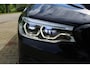 BMW 5-Serie Touring 530i High Executive M-sport | Incl. 12 maanden garantie | Panoramadak | Dodehoek detectie | Geheugenstoelen | Parkeercamera | Standkachel | Head-up display | Elektrisch uitklapbare trekhaak | Stoelverwarming | Draadloze telefoonlader | Luxe lederen bekleding |