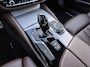 BMW 5-Serie Touring 530i High Executive M-sport | Incl. 12 maanden garantie | Panoramadak | Dodehoek detectie | Geheugenstoelen | Parkeercamera | Standkachel | Head-up display | Elektrisch uitklapbare trekhaak | Stoelverwarming | Draadloze telefoonlader | Luxe lederen bekleding |