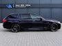 BMW 5-Serie Touring 530i High Executive M-sport | Incl. 12 maanden garantie | Panoramadak | Dodehoek detectie | Geheugenstoelen | Parkeercamera | Standkachel | Head-up display | Elektrisch uitklapbare trekhaak | Stoelverwarming | Draadloze telefoonlader | Luxe lederen bekleding |