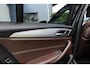 BMW 5-Serie Touring 530i High Executive M-sport | Incl. 12 maanden garantie | Panoramadak | Dodehoek detectie | Geheugenstoelen | Parkeercamera | Standkachel | Head-up display | Elektrisch uitklapbare trekhaak | Stoelverwarming | Draadloze telefoonlader | Luxe lederen bekleding |