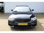 BMW 5-Serie Touring 530i High Executive M-sport | Incl. 12 maanden garantie | Panoramadak | Dodehoek detectie | Geheugenstoelen | Parkeercamera | Standkachel | Head-up display | Elektrisch uitklapbare trekhaak | Stoelverwarming | Draadloze telefoonlader | Luxe lederen bekleding |
