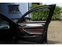 BMW 5-Serie Touring 530i High Executive M-sport | Incl. 12 maanden garantie | Panoramadak | Dodehoek detectie | Geheugenstoelen | Parkeercamera | Standkachel | Head-up display | Elektrisch uitklapbare trekhaak | Stoelverwarming | Draadloze telefoonlader | Luxe lederen bekleding |