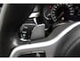 BMW 5-Serie Touring 530i High Executive M-sport | Incl. 12 maanden garantie | Panoramadak | Dodehoek detectie | Geheugenstoelen | Parkeercamera | Standkachel | Head-up display | Elektrisch uitklapbare trekhaak | Stoelverwarming | Draadloze telefoonlader | Luxe lederen bekleding |