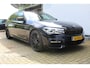 BMW 5-Serie Touring 530i High Executive M-sport | Incl. 12 maanden garantie | Panoramadak | Dodehoek detectie | Geheugenstoelen | Parkeercamera | Standkachel | Head-up display | Elektrisch uitklapbare trekhaak | Stoelverwarming | Draadloze telefoonlader | Luxe lederen bekleding |