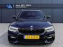 BMW 5-Serie Touring 530i High Executive M-sport | Incl. 12 maanden garantie | Panoramadak | Dodehoek detectie | Geheugenstoelen | Parkeercamera | Standkachel | Head-up display | Elektrisch uitklapbare trekhaak | Stoelverwarming | Draadloze telefoonlader | Luxe lederen bekleding |