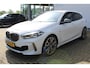 BMW 1-Serie M135i xDrive High Executive | Incl. 12 maanden Garantie | Akrapovič uitlaatsysteem | Dealer onderhouden | Stoelverwarming | Cruise controle | Apple CarPlay/Android Auto | Keyless start | Schakelflippers | Climate controle | Navigatie | Parkeersensoren V+A | Half lederen bekleding |