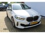 BMW 1-Serie M135i xDrive High Executive | Incl. 12 maanden Garantie | Akrapovič uitlaatsysteem | Dealer onderhouden | Stoelverwarming | Cruise controle | Apple CarPlay/Android Auto | Keyless start | Schakelflippers | Climate controle | Navigatie | Parkeersensoren V+A | Half lederen bekleding |
