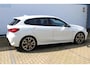 BMW 1-Serie M135i xDrive High Executive | Incl. 12 maanden Garantie | Akrapovič uitlaatsysteem | Dealer onderhouden | Stoelverwarming | Cruise controle | Apple CarPlay/Android Auto | Keyless start | Schakelflippers | Climate controle | Navigatie | Parkeersensoren V+A | Half lederen bekleding |