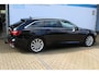 Audi A6 Avant 40 TDI S edition | Incl. 12 maanden Garantie | Panorama dak | Elektrisch wegklapbare trekhaak | Elektrisch verstelbare stoelen met memory | Elektrische kofferbakklep | Keyless entry/start | Stoelverwarming | Adaptive cruise | Navigatie | Schuif/kantel dak | Head-up Display | Dodehoekdetectie | Draadloze telefoonlader |