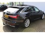 Audi A6 Avant 40 TDI S edition | Incl. 12 maanden Garantie | Panorama dak | Elektrisch wegklapbare trekhaak | Elektrisch verstelbare stoelen met memory | Elektrische kofferbakklep | Keyless entry/start | Stoelverwarming | Adaptive cruise | Navigatie | Schuif/kantel dak | Head-up Display | Dodehoekdetectie | Draadloze telefoonlader |