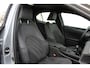 Lexus UX 250h | Achteruitrijcamera | Keyless entry/start | Climate controle | Cruise controle | Lane Assist | DAB | Draadloze telefoonlader | Apple CarPlay/Android Auto | Virtual cockpit |