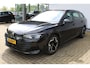 Volkswagen Passat Variant 1.5 eTSI 150 pk | Incl. 12 maanden Garantie | Stoel/stuur verwarming | Achteruitrijcamera | Adaptive cruise controle | Dodehoekdetectie | Parkeersensoren V+A | Navigatie | Apple CarPlay/Android Auto | Draadloze telefoonlader | Climate controle | Lane assist | Keyless start | LED Koplampen | 18 Inch LMV | Schakelmogelijkheid aan stuurwiel |