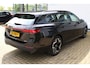 Volkswagen Passat Variant 1.5 eTSI 150 pk | Incl. 12 maanden Garantie | Stoel/stuur verwarming | Achteruitrijcamera | Adaptive cruise controle | Dodehoekdetectie | Parkeersensoren V+A | Navigatie | Apple CarPlay/Android Auto | Draadloze telefoonlader | Climate controle | Lane assist | Keyless start | LED Koplampen | 18 Inch LMV | Schakelmogelijkheid aan stuurwiel |