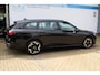 Volkswagen Passat Variant 1.5 eTSI 150 pk | Incl. 12 maanden Garantie | Stoel/stuur verwarming | Achteruitrijcamera | Adaptive cruise controle | Dodehoekdetectie | Parkeersensoren V+A | Navigatie | Apple CarPlay/Android Auto | Draadloze telefoonlader | Climate controle | Lane assist | Keyless start | LED Koplampen | 18 Inch LMV | Schakelmogelijkheid aan stuurwiel |