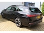Volkswagen Passat Variant 1.5 eTSI 150 pk | Incl. 12 maanden Garantie | Stoel/stuur verwarming | Achteruitrijcamera | Adaptive cruise controle | Dodehoekdetectie | Parkeersensoren V+A | Navigatie | Apple CarPlay/Android Auto | Draadloze telefoonlader | Climate controle | Lane assist | Keyless start | LED Koplampen | 18 Inch LMV | Schakelmogelijkheid aan stuurwiel |