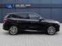 BMW X1 sDrive18i M-Sport | Panorama dak | Elektrisch wegklapbare trekhaak | Stoelverwarming | Achteruitrijcamera | Elektrische kofferbakklep | Keyless entry/start | Half leder/alcantara | Draadloze telefoonlader | Apple CarPlay/Android Auto | Navigatie | Climate controle | Parkeersensoren V+A |